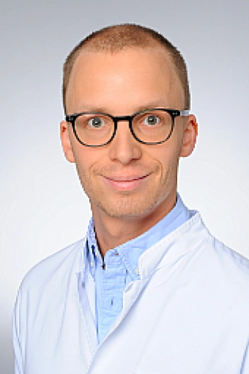 Dr. Lucas Kühne